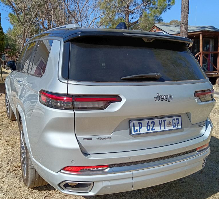 Jeep Grand Cherokee Summit L rear view