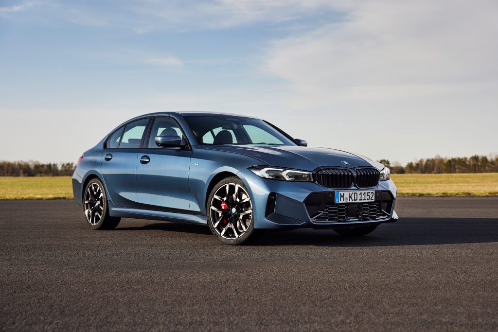 It doesn't look different from other facelifted 3 Series models, but the latest update introduces 48V mild hybrid tech to some engines and improves the infotainment system.