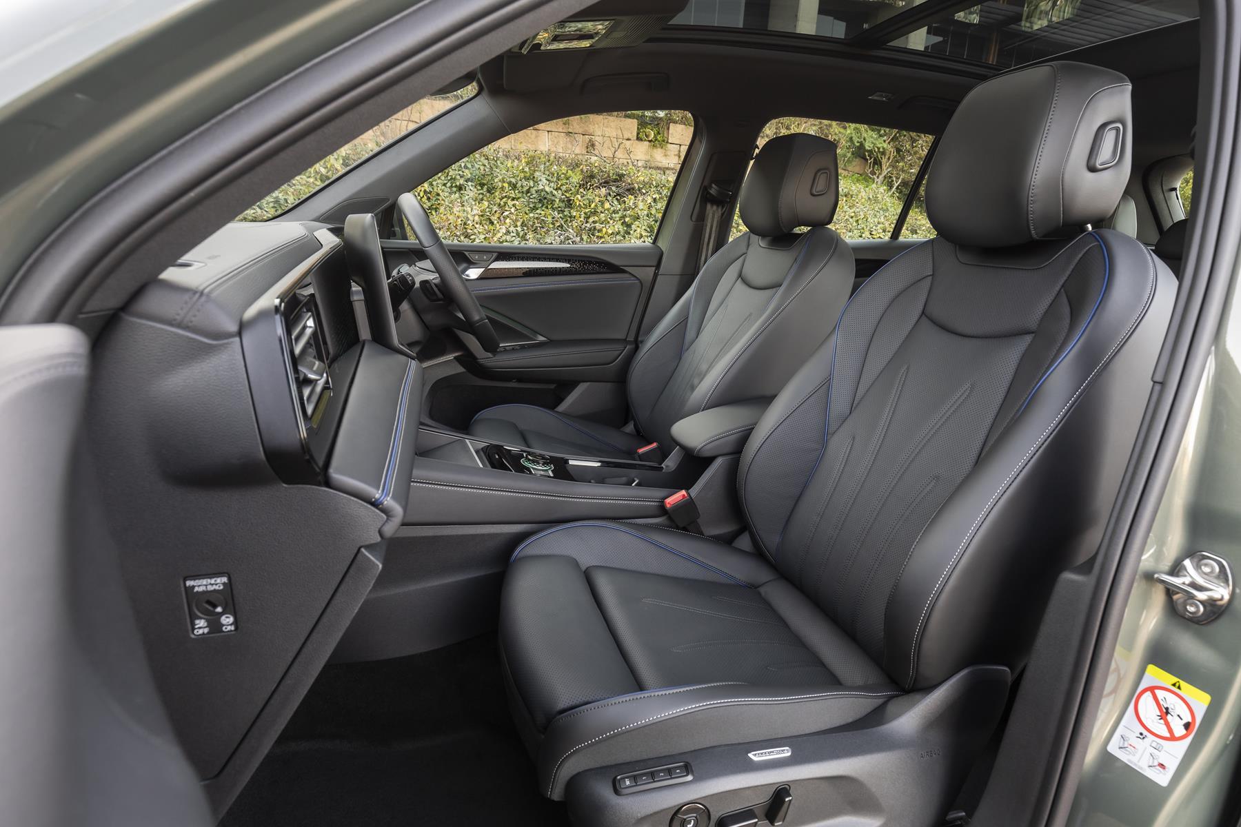 VW Tiguan side view of interior