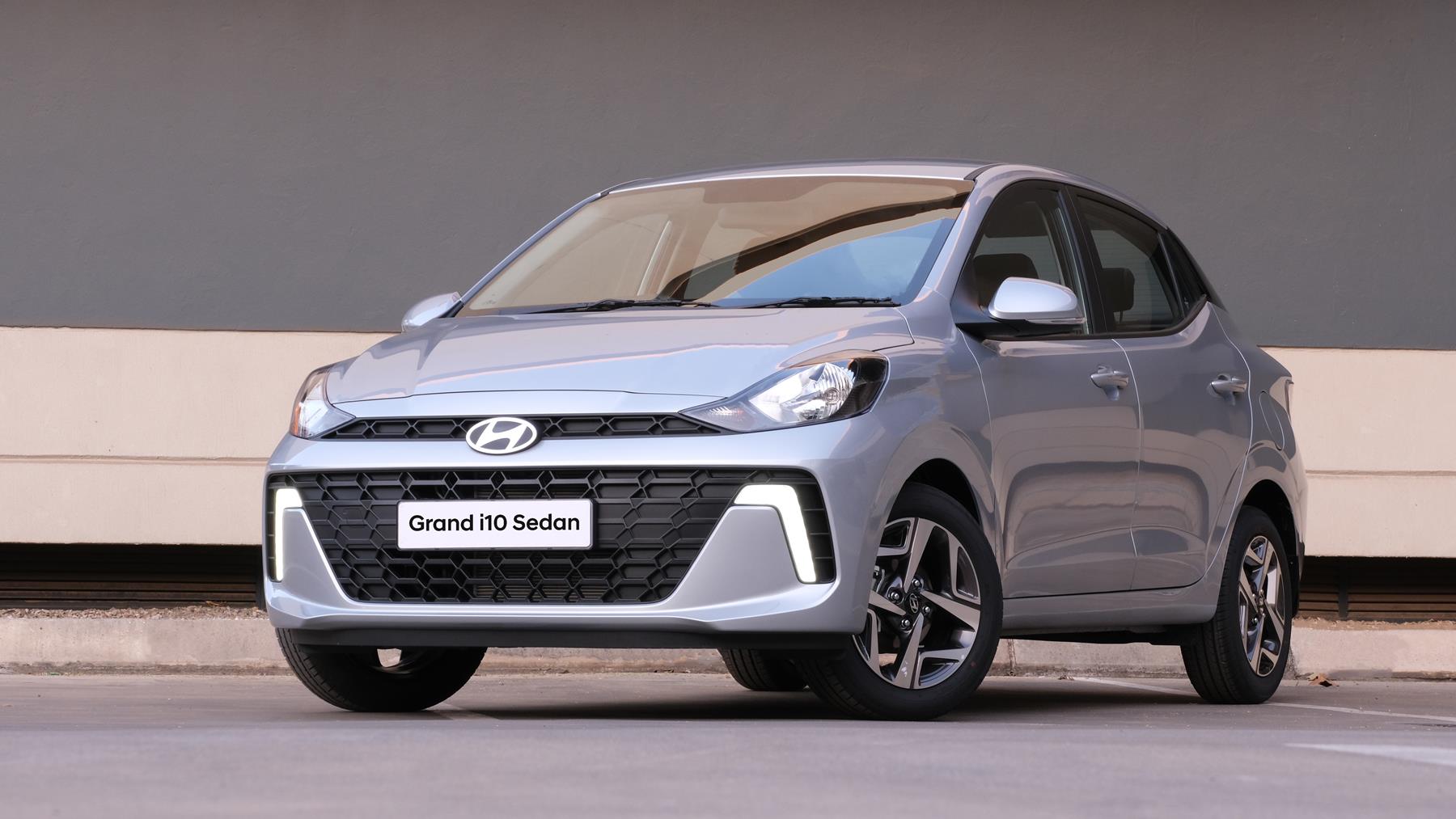 Driving the Hyundai 1.2 Grand i10 Sedan