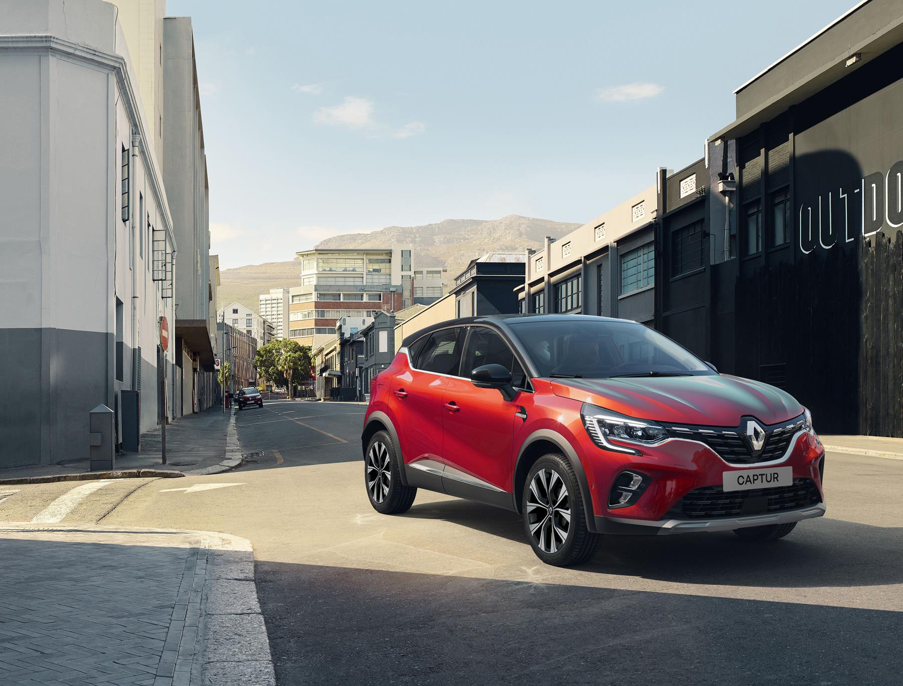 Renault Captur in the city