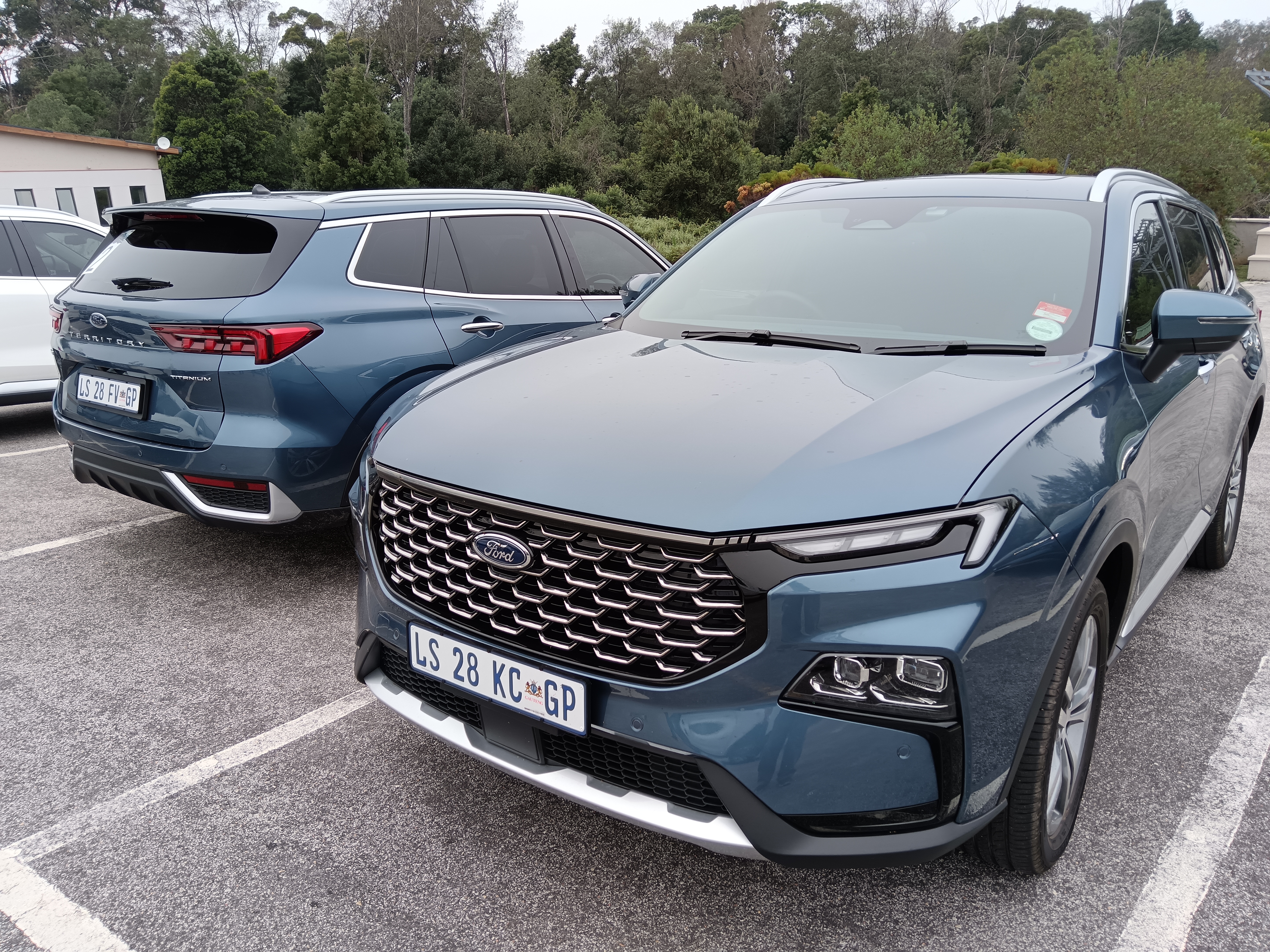 Front and rear views of the Ford Territory