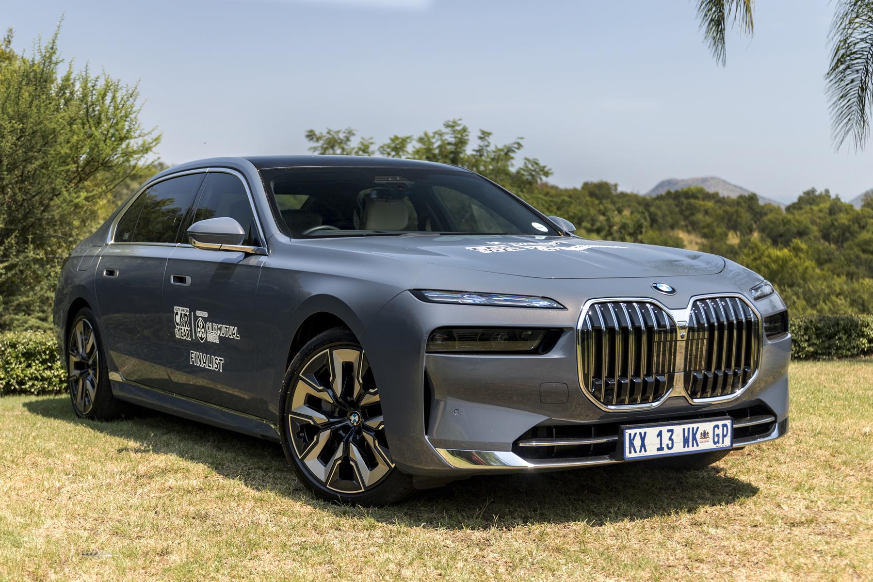 BMW 7-Series front view - winner of the 2024 Car of the Year