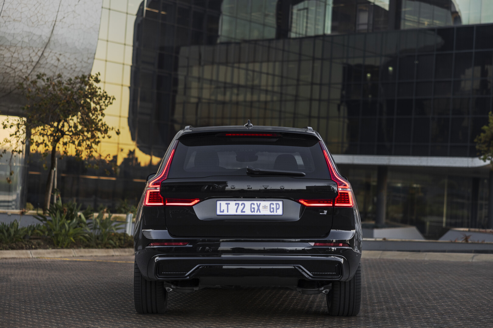 Volvo Black Edition XC60 rear view