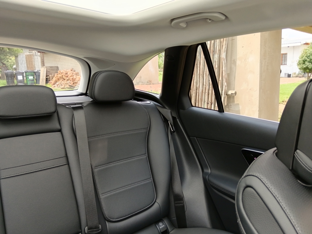 View of the rear seats in the Mercedes-Benz GLC 220d 4Matic Avantgarde