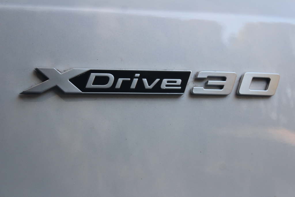 That "30: at the end of its name indicates that it's set up to perform like an old-fashioned 3.0-litre petrol BMW.