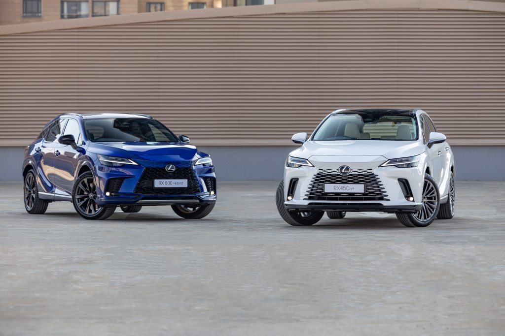 The plug-in finally Lexus RX 450h+ joins the two other hybrid derivatives in its range.