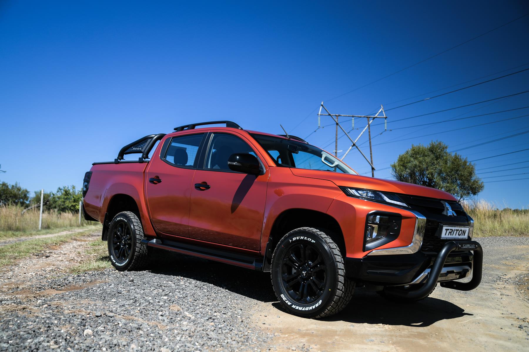 Mitsubishi Triton Shogun exterior