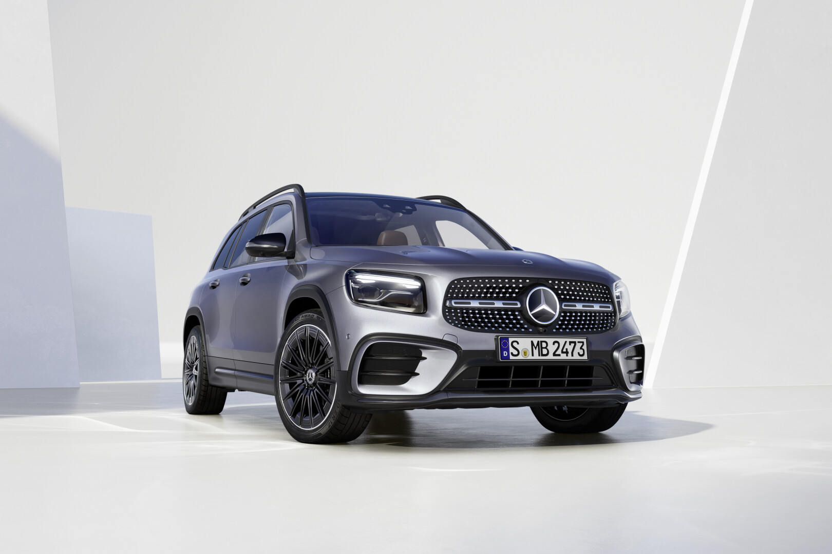 Mercedes-Benz GLB front three quarter