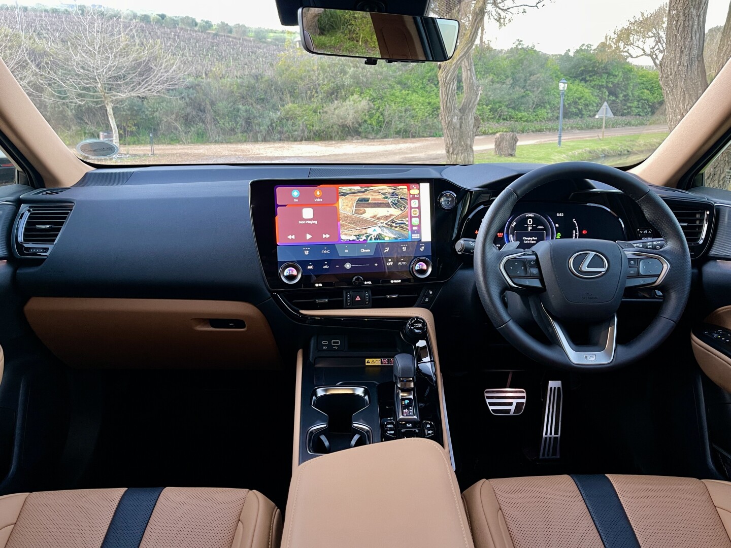 Lexus 450 NX interior