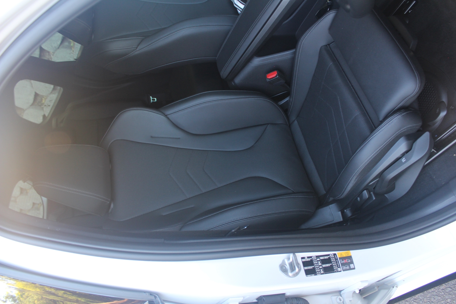 Comfortable and supportive front bucket seats form part of the iX1 M Sport trim level's standard equipment.