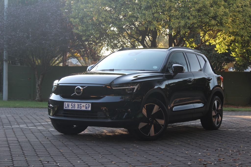 3 Quarter front view of the new Volvo XC40 Recharge