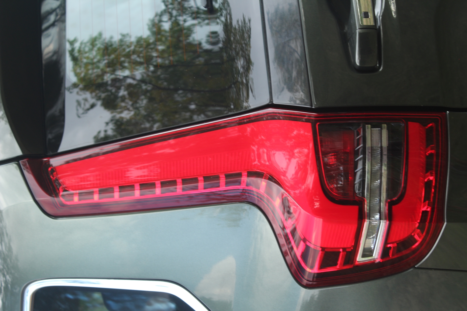 Onlookers may easily mistake the Mahindra Scorpio-N for a Volvo XC-something if they only look at the tail lights.