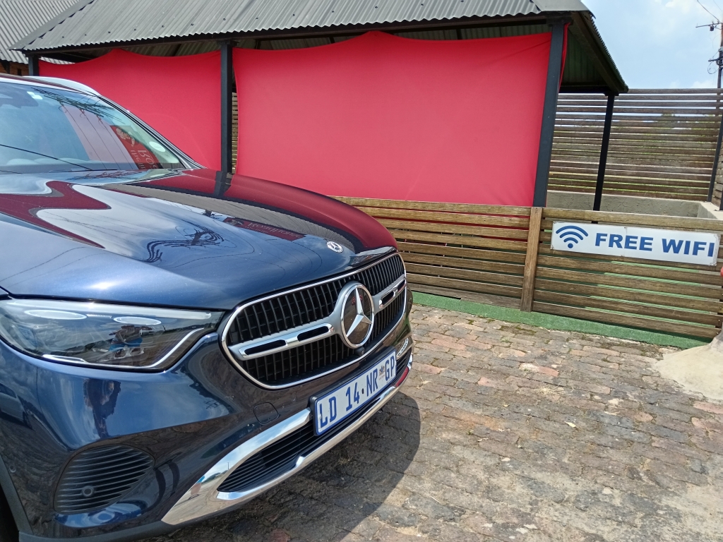 Front view of the grill on the Mercedes-Benz GLC 220d 4Matic Avantgarde